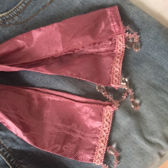 Size 7 NWT SO Crop Denim Jeans with pink fabric belt - Picture 10 of 10